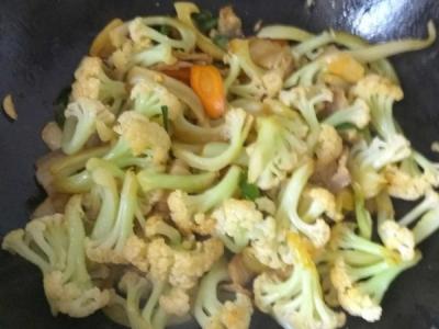 肉炒有机菜花的做法-家常味炒菜谱