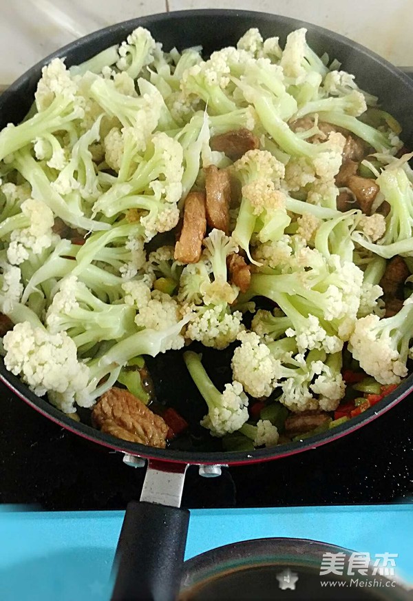 菜花炒肉的做法-家常味炒菜谱