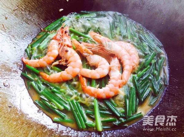 韭菜花炒虾的做法-家常味炒菜谱