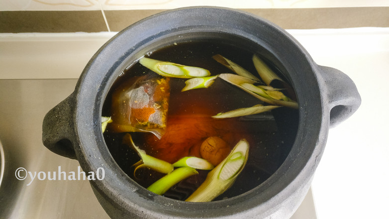 东坡发财肘子的做法-家常味炖菜谱