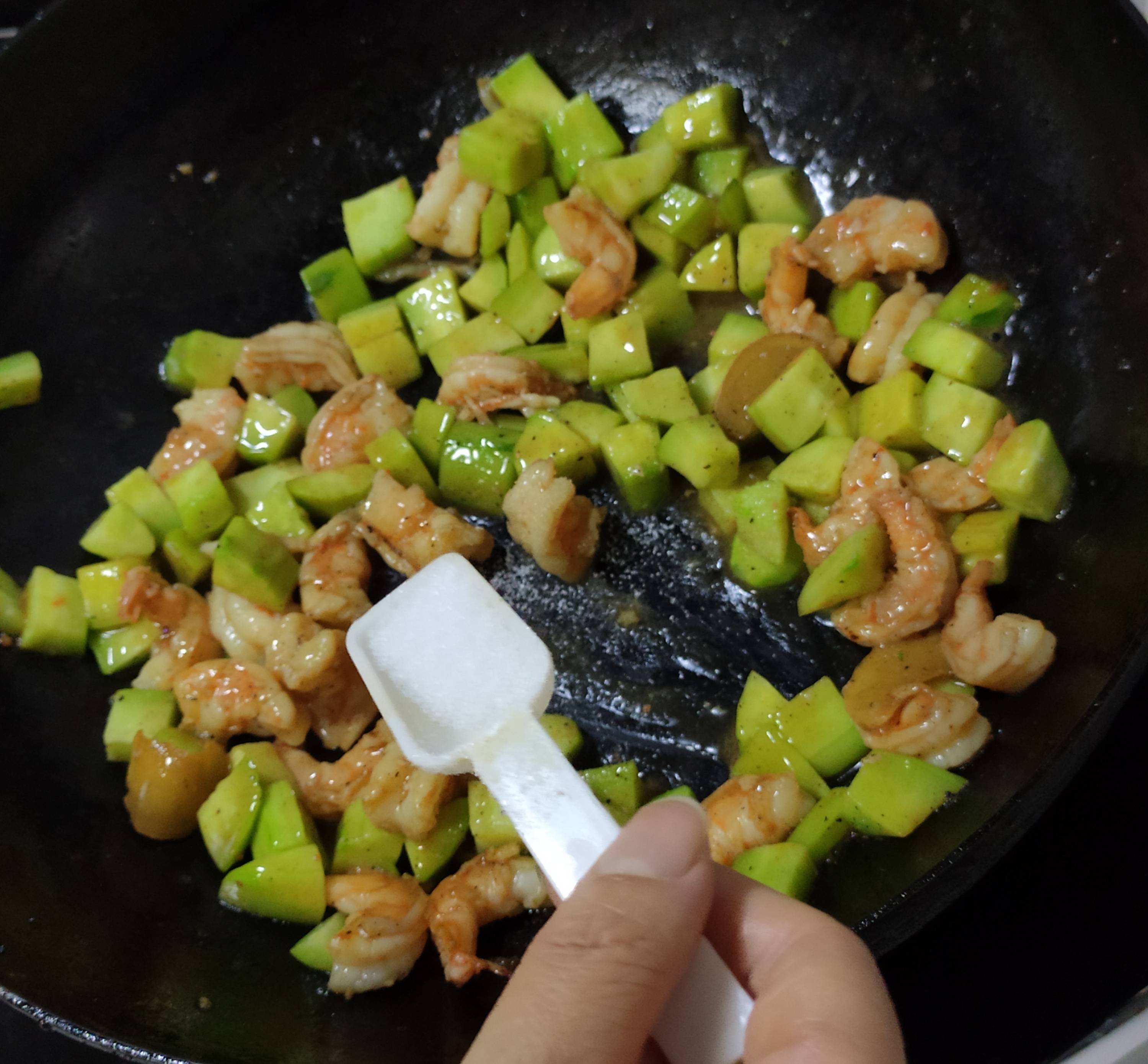 青瓜炒虾仁的做法-咸鲜味炒菜谱