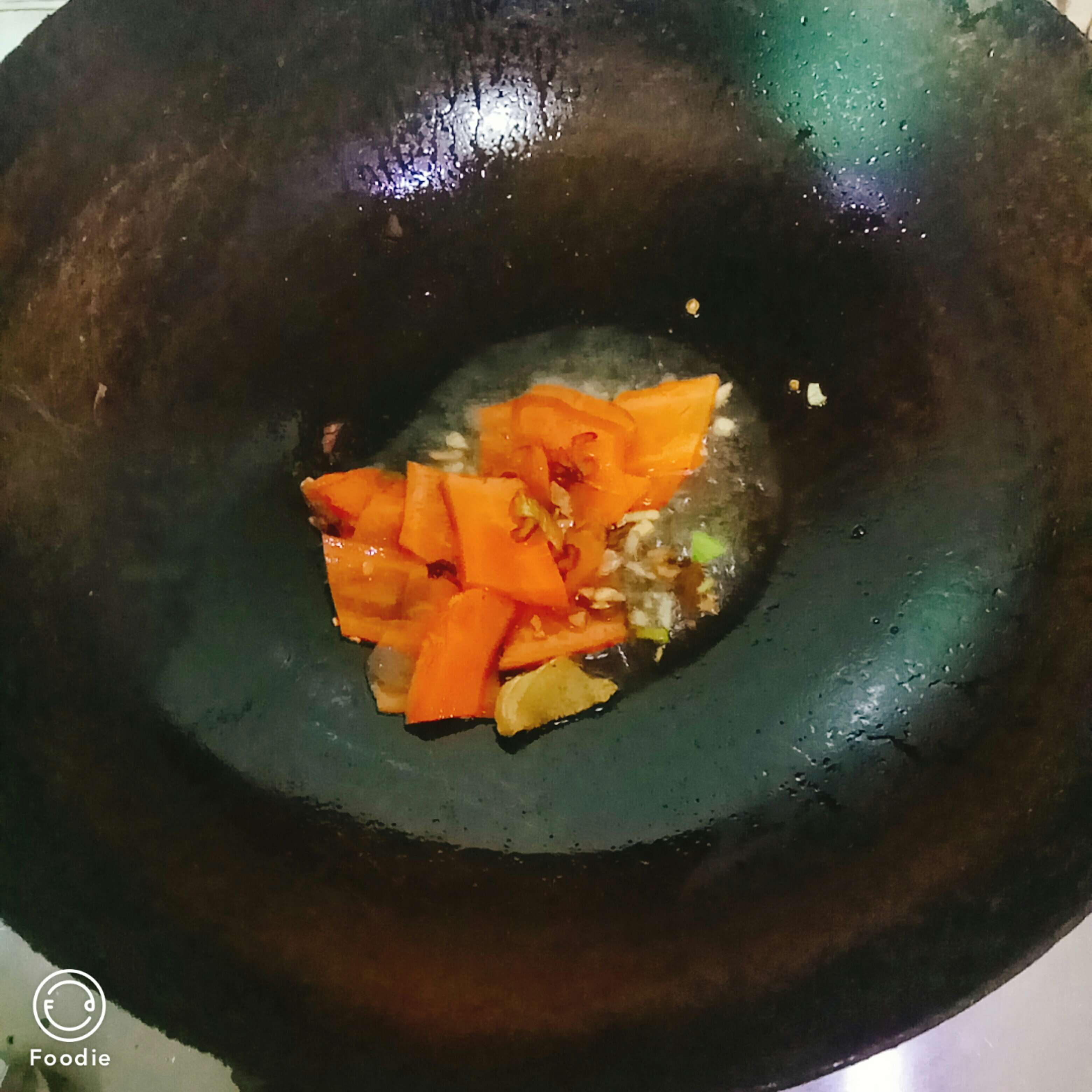 荷兰豆火腿肠的做法-家常味炒菜谱