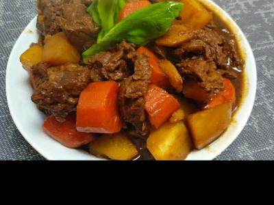 胡萝卜土豆炖牛肉的做法-家常味炖菜谱