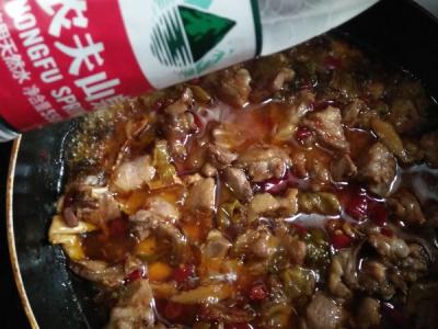 新鲜豌豆烧鸭子的做法-咸鲜味烧菜谱