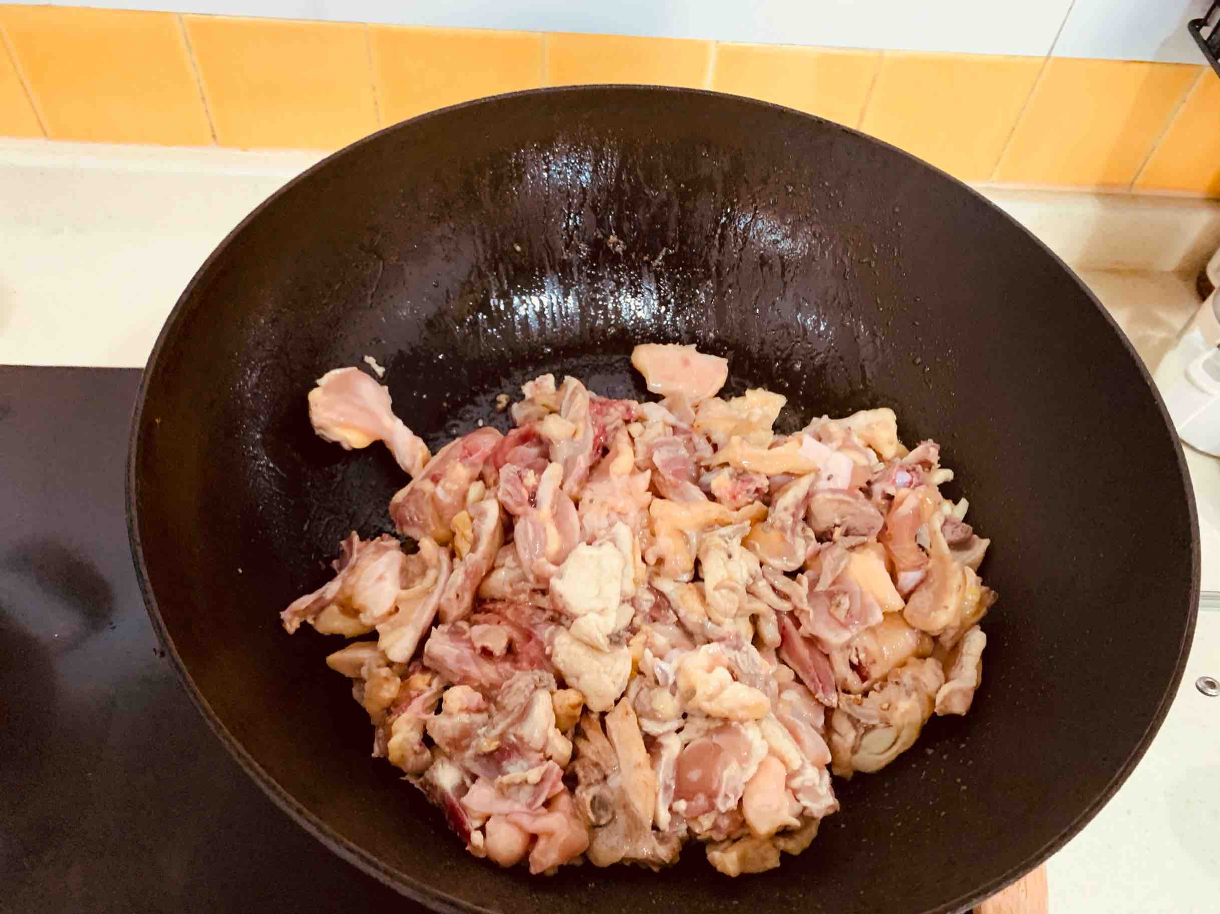油焖鸡的做法-家常味焖菜谱