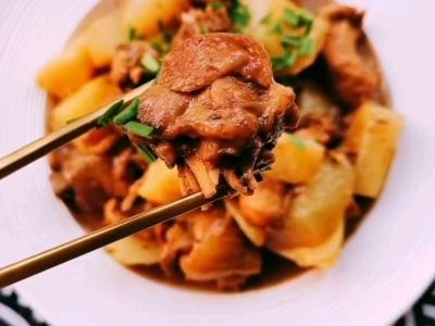 土豆烧鸡块的做法-咸鲜味烧菜谱