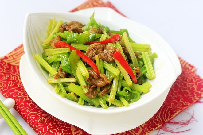 毛芹菜炒油渣的做法-家常味炒菜谱-易网健康养生网 毛芹菜炒油渣的做法-家常味炒菜谱