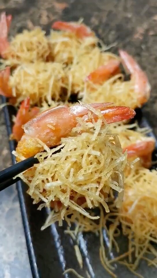 土豆丝成就了“金丝凤尾虾”的做法-咸鲜味炸菜谱-易网健康养生网 土豆丝成就了“金丝凤尾虾”的做法-咸鲜味炸菜谱