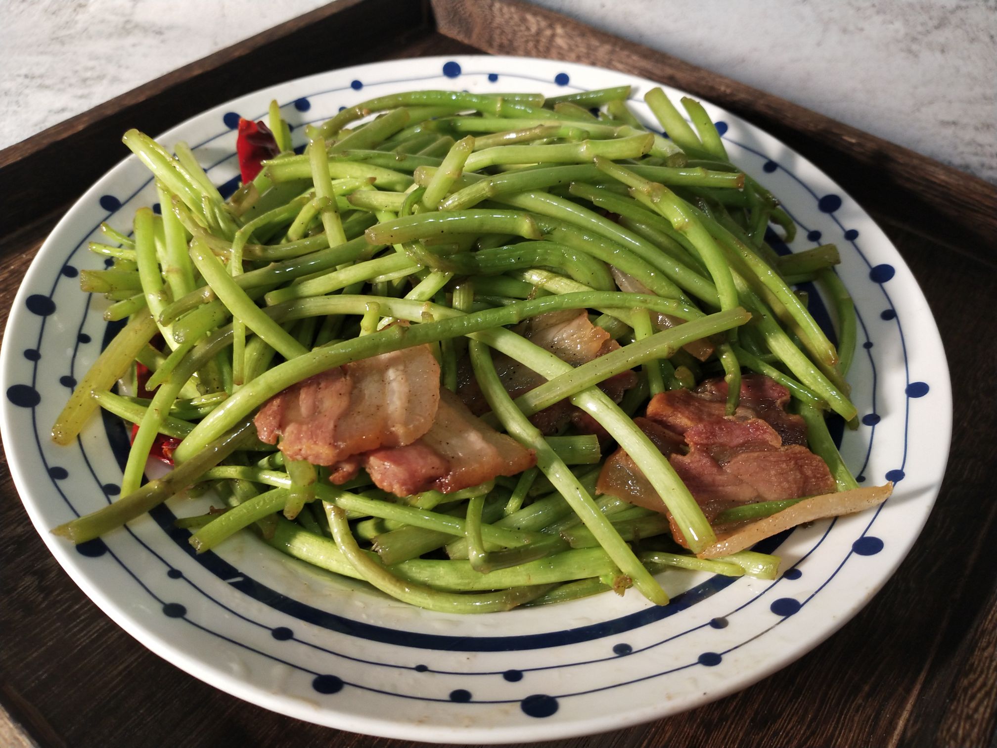 藜蒿炒腊肉的做法-家常味炒菜谱-易网健康养生网 藜蒿炒腊肉的做法-家常味炒菜谱
