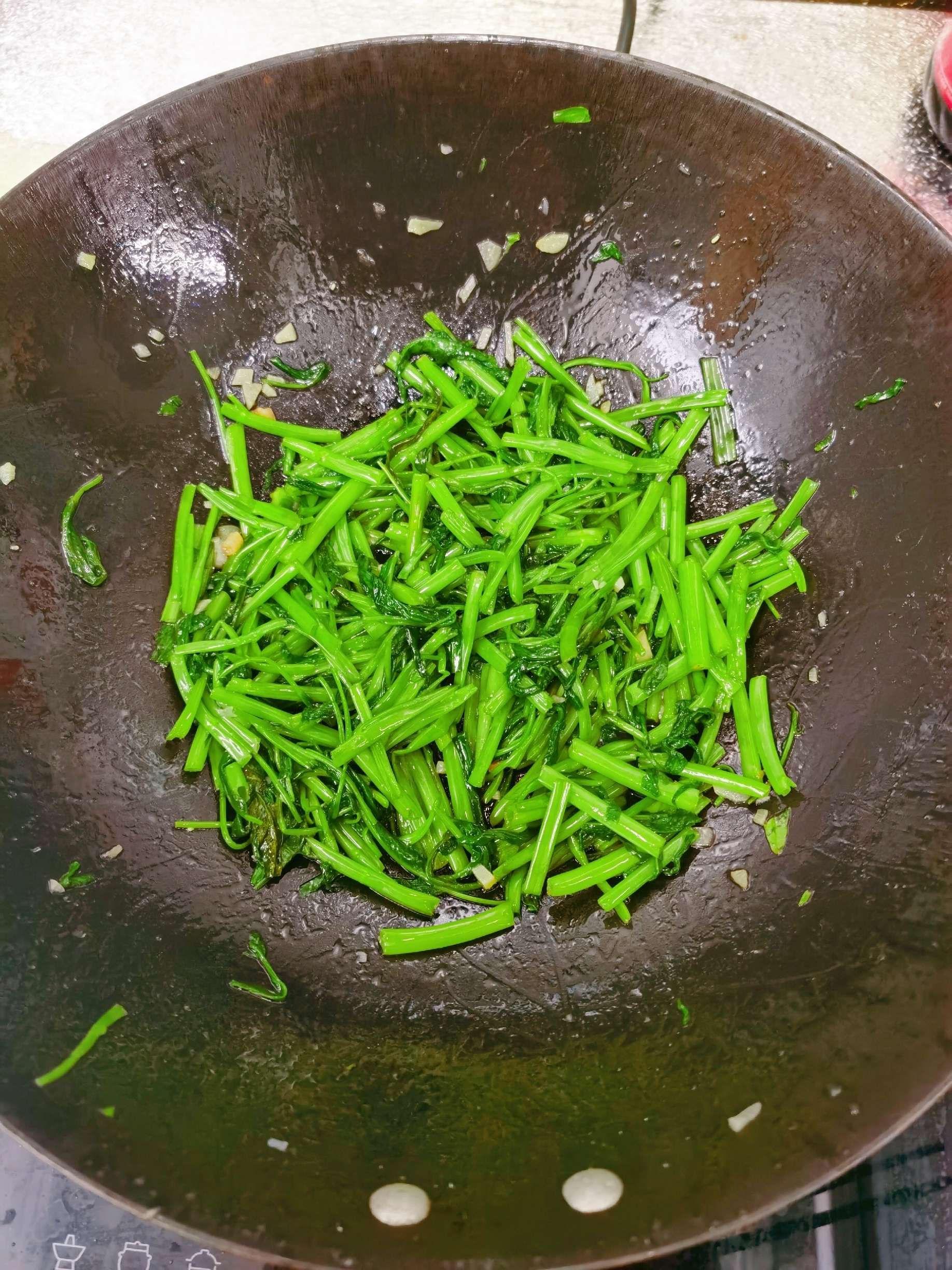 爆炒空心菜的做法-咸鲜味炒菜谱