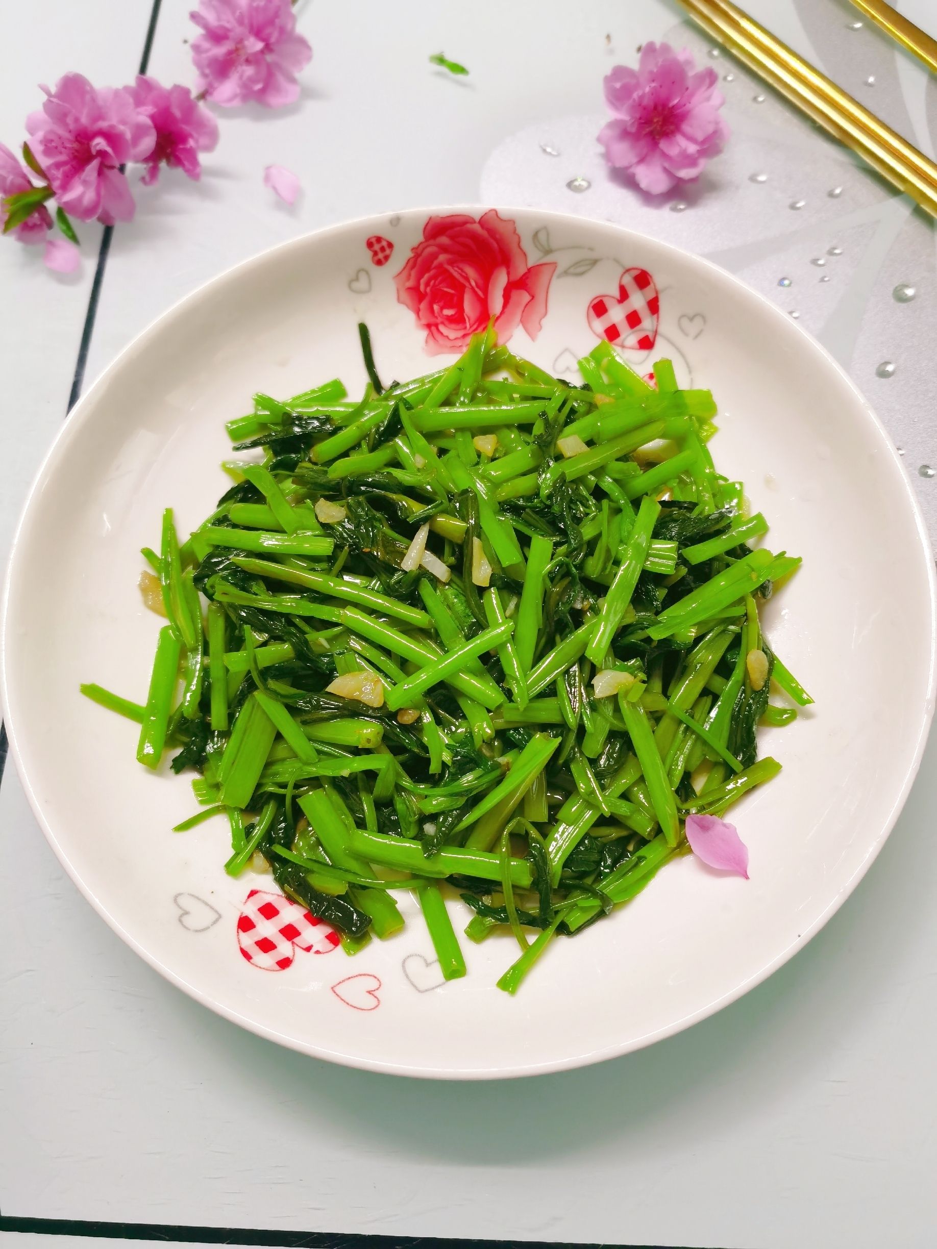 爆炒空心菜的做法-咸鲜味炒菜谱