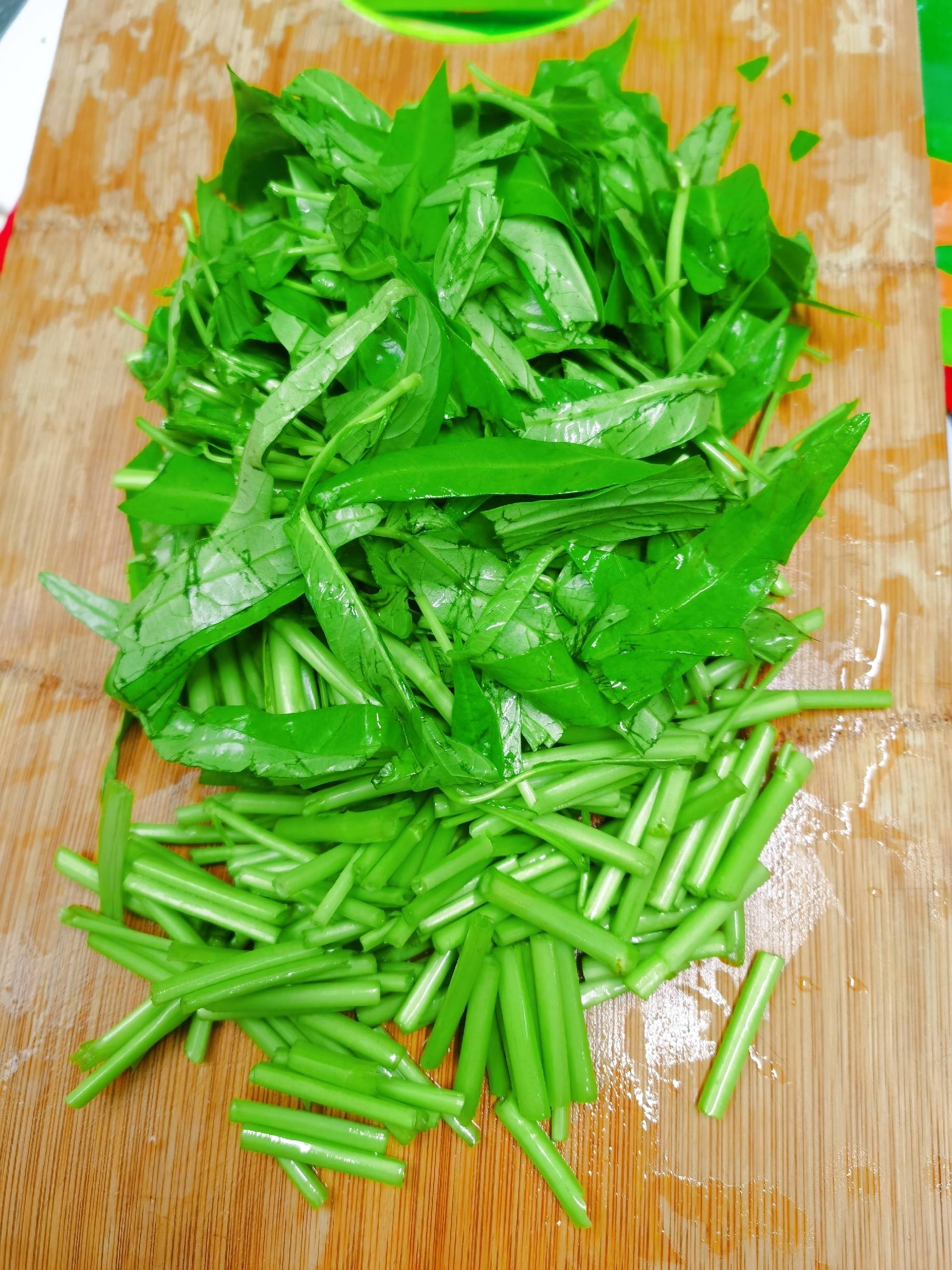 爆炒空心菜的做法-咸鲜味炒菜谱