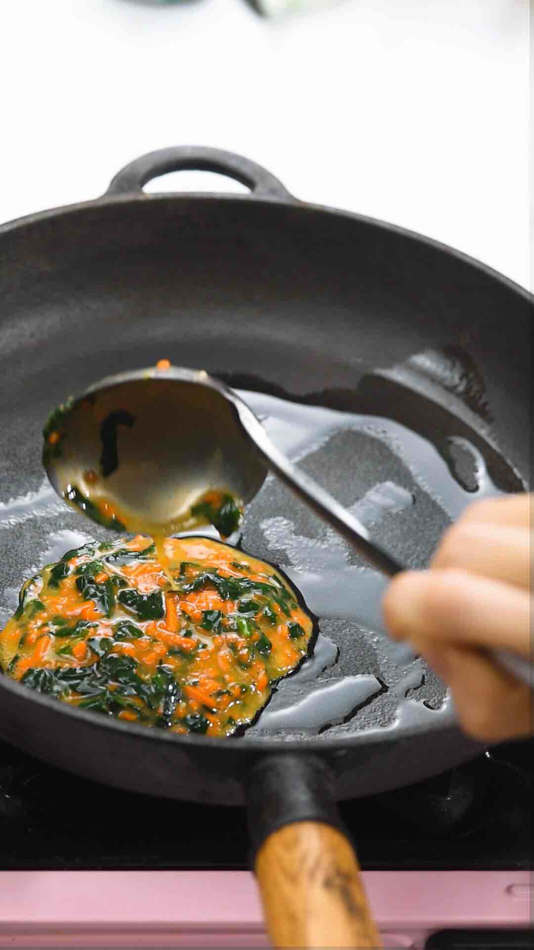 胡萝卜菠菜蛋饼的做法-咸鲜味煎菜谱