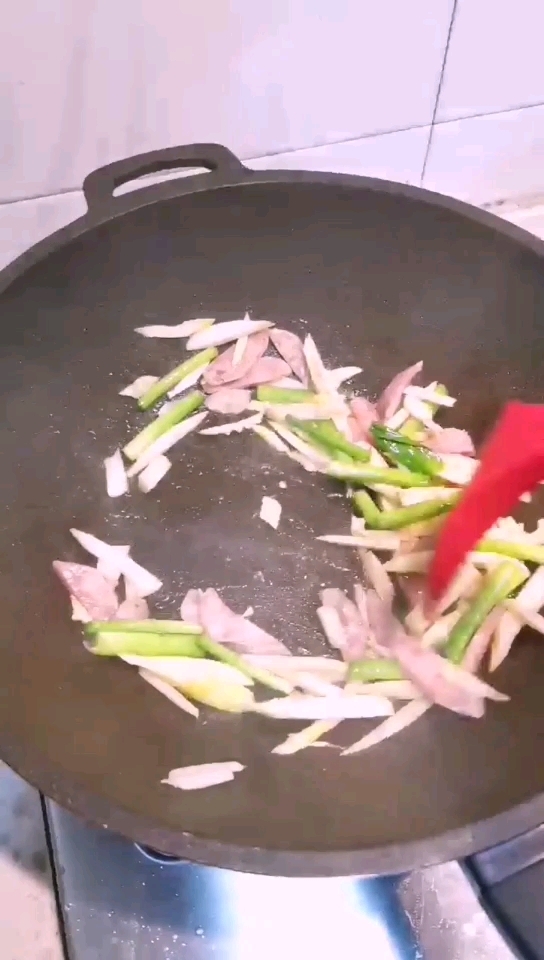 大蒜炒春笋的做法-家常味炒菜谱