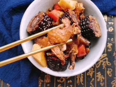玉米土豆炖鸡的做法-咸鲜味炖菜谱