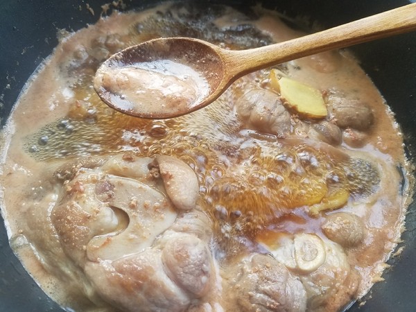 芦笋腐乳猪肘的做法-家常味炖菜谱