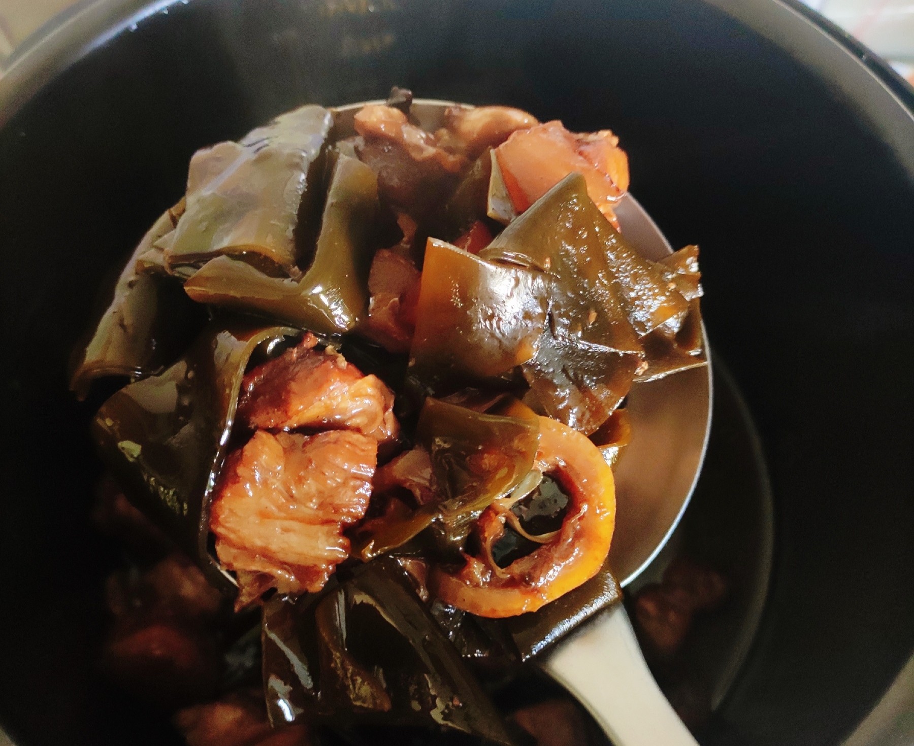 红烧肉炖海带的做法-咸鲜味炖菜谱