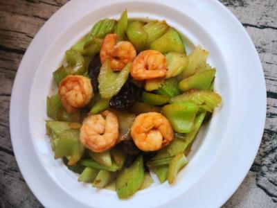 虾仁炒西芹的做法-咸鲜味炒菜谱