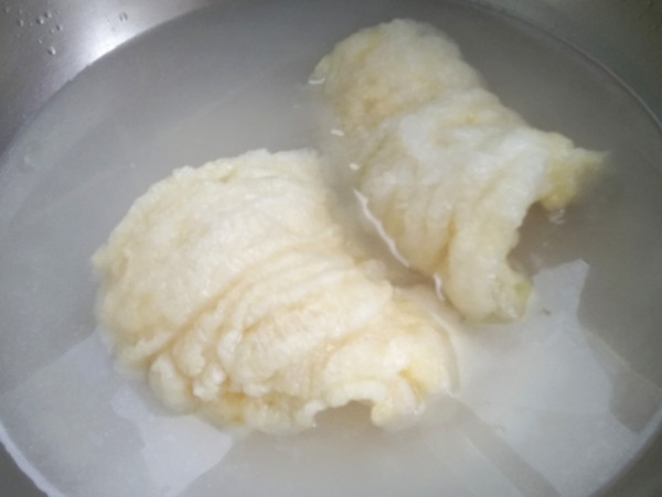 鱼鳔炒西芹的做法-咸鲜味炒菜谱