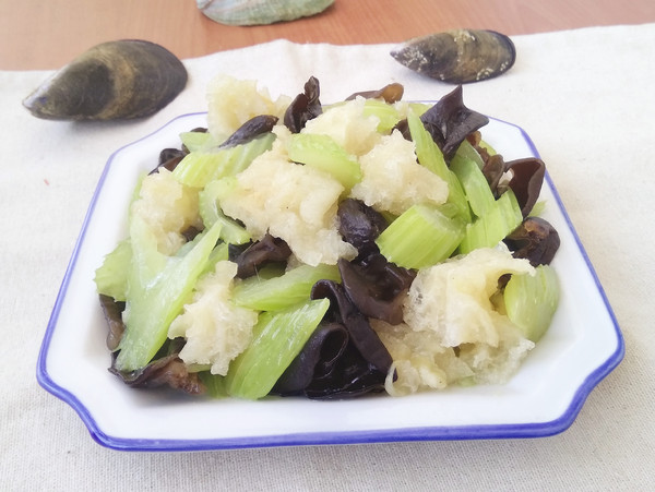 鱼鳔炒西芹的做法-咸鲜味炒菜谱-易网健康养生网 鱼鳔炒西芹的做法-咸鲜味炒菜谱