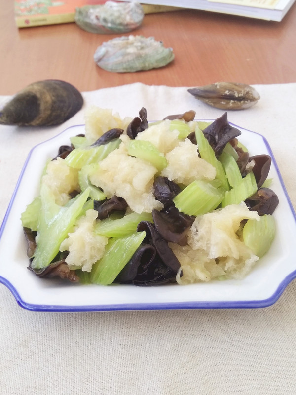 鱼鳔炒西芹的做法-咸鲜味炒菜谱-易网健康养生网 鱼鳔炒西芹的做法-咸鲜味炒菜谱