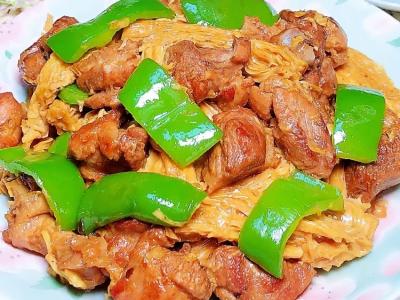 红烧腐竹鸭肉的做法-咸鲜味炖菜谱
