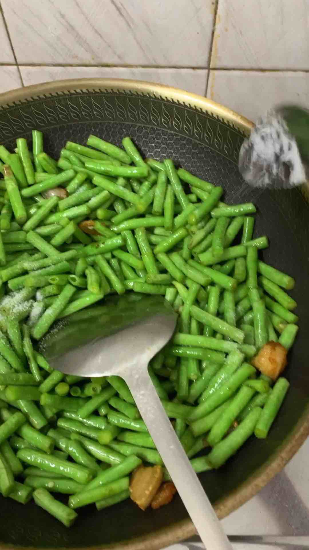 炒豆角的做法-家常味炒菜谱