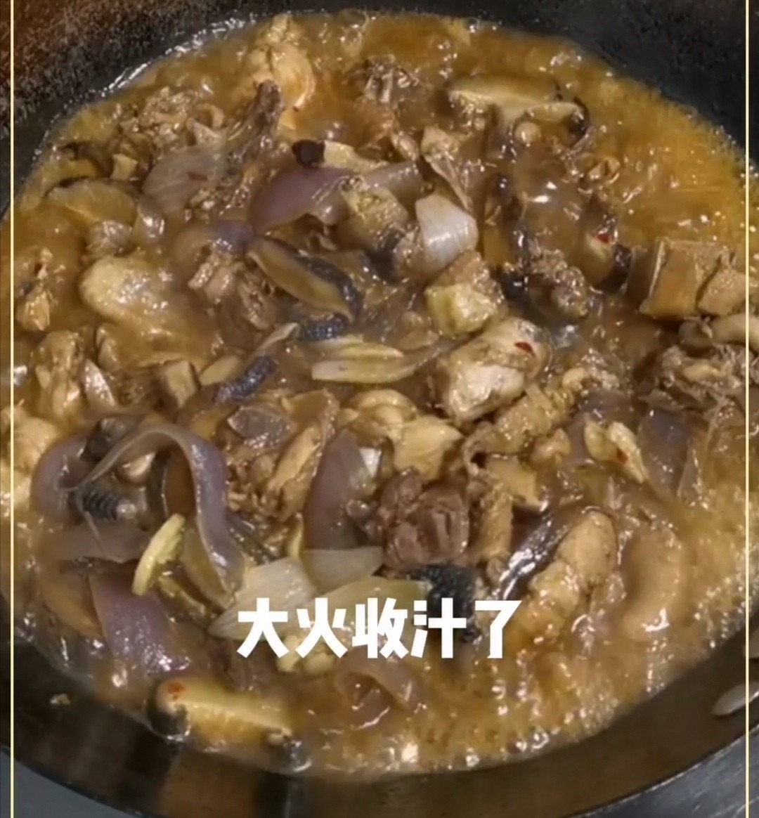 洋葱冬菇焖鸡的做法-咸鲜味焖菜谱