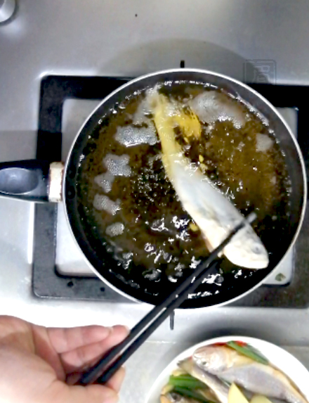 面拖小黄鱼的做法-咸鲜味炸菜谱-易网健康养生网 面拖小黄鱼的做法-咸鲜味炸菜谱