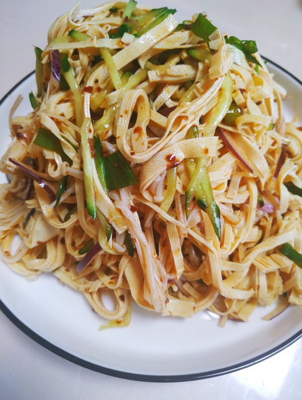 黄瓜豆皮凉拌菜的做法-家常味拌菜谱-易网健康养生网 黄瓜豆皮凉拌菜的做法-家常味拌菜谱