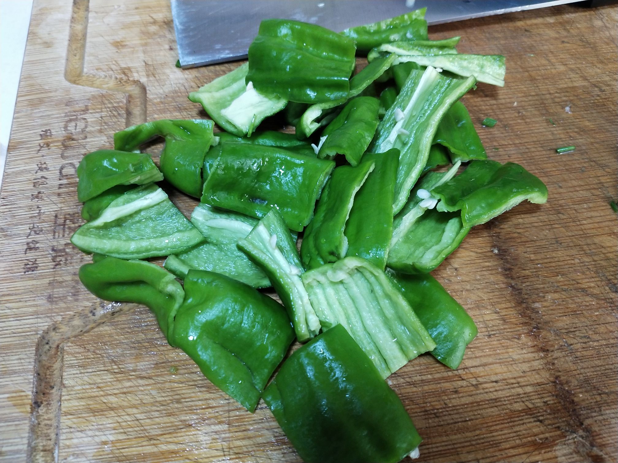 蒜薹烧鳝鱼的做法-家常味烧菜谱