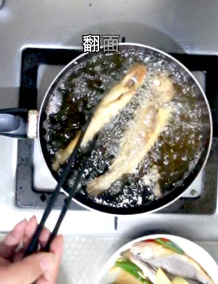 面拖小黄鱼的做法-咸鲜味炸菜谱-易网健康养生网 面拖小黄鱼的做法-咸鲜味炸菜谱