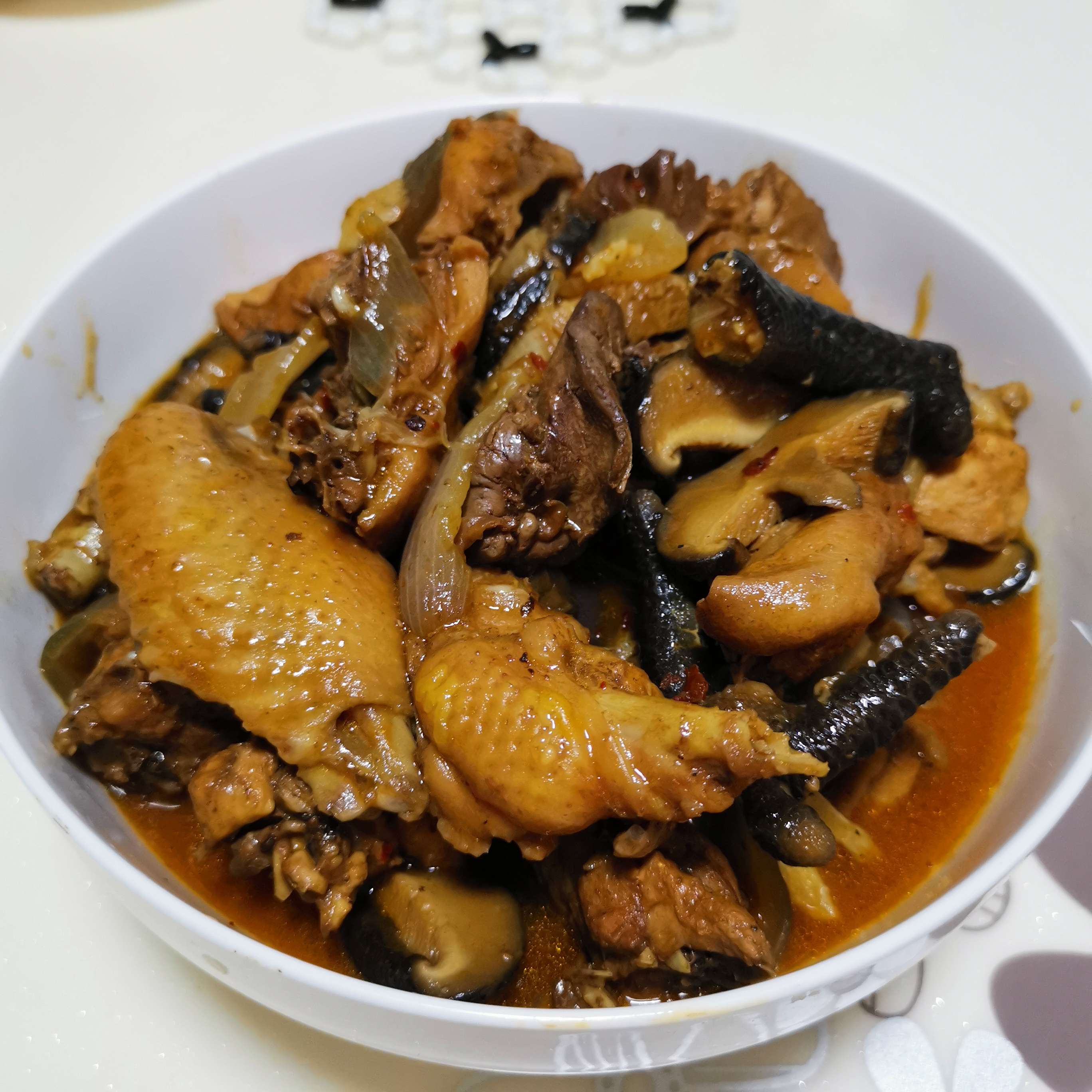 洋葱冬菇焖鸡的做法-咸鲜味焖菜谱-易网健康养生网 洋葱冬菇焖鸡的做法-咸鲜味焖菜谱
