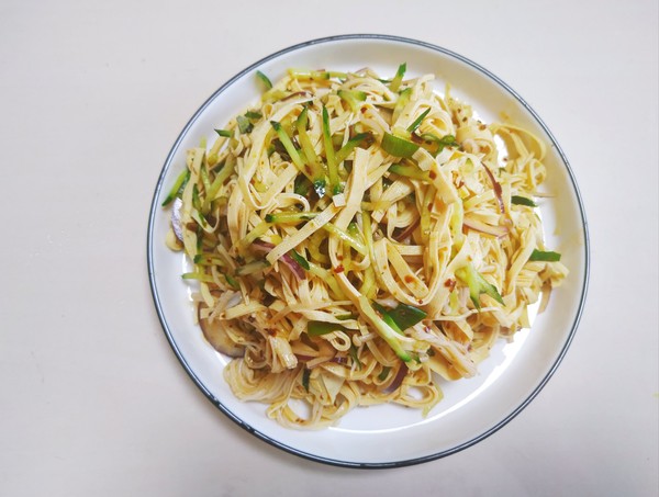黄瓜豆皮凉拌菜的做法-家常味拌菜谱-易网健康养生网 黄瓜豆皮凉拌菜的做法-家常味拌菜谱