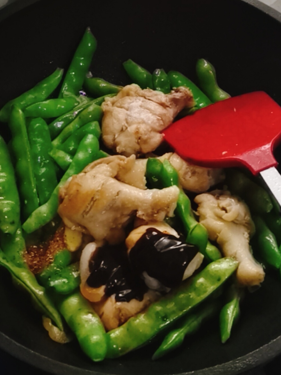 豆角炖鸡翅根的做法-咸鲜味炖菜谱