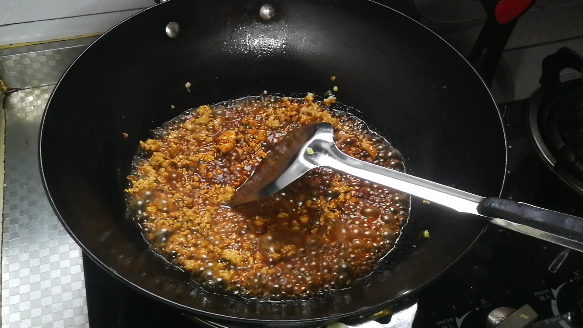 肉末烧鹌鹑蛋的做法-家常味炒菜谱