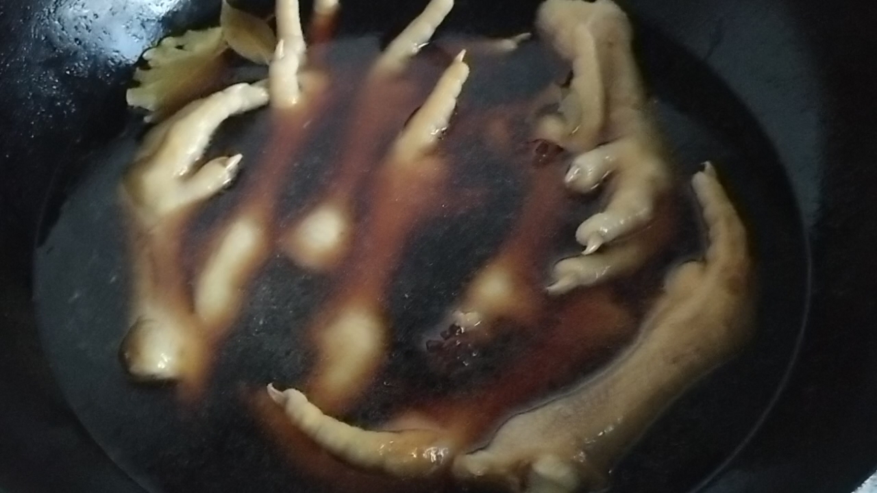 红烧鸡爪的做法-咸鲜味炖菜谱