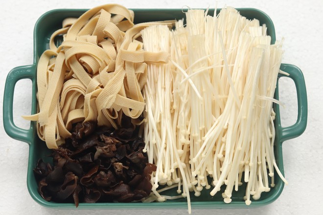 番茄豆皮金针菇的做法-家常味炒菜谱