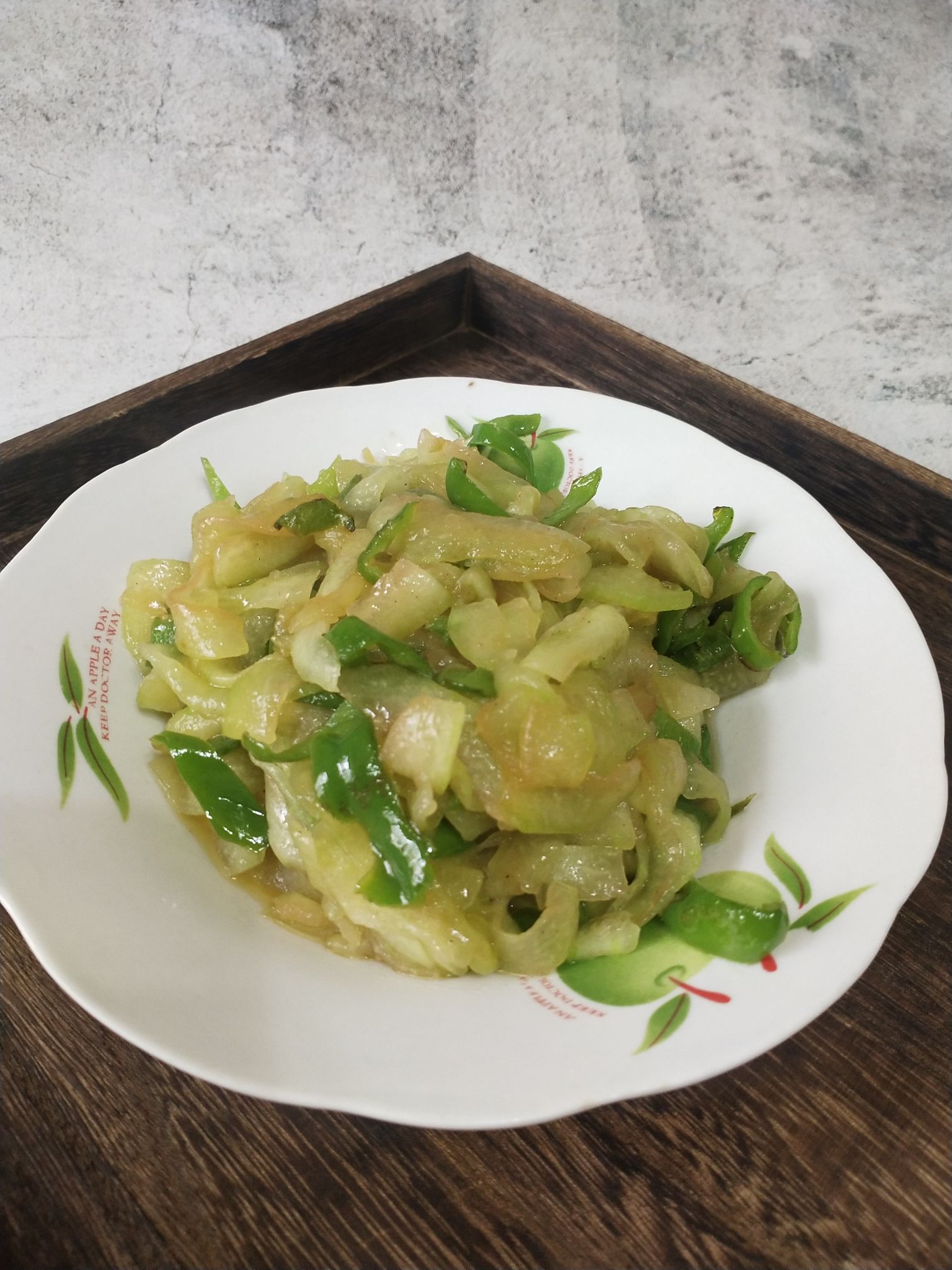 清炒西瓜皮的做法-家常味炒菜谱