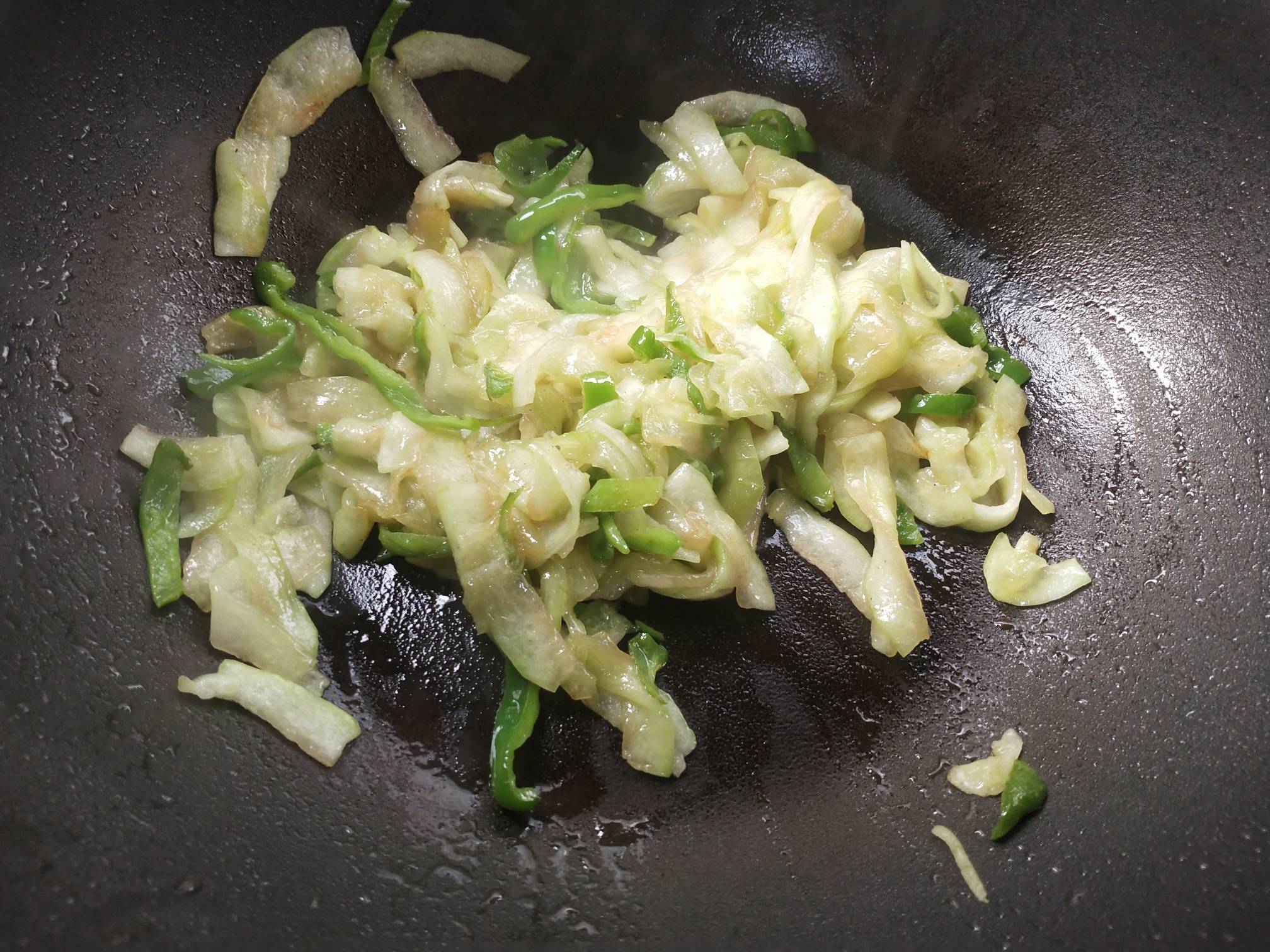 清炒西瓜皮的做法-家常味炒菜谱