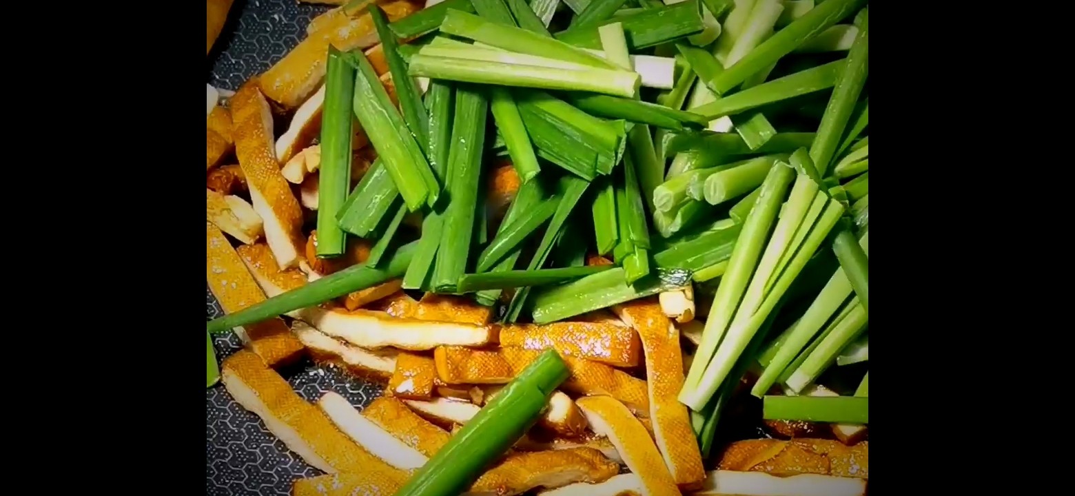 韭菜炒五香干的做法-家常味炒菜谱