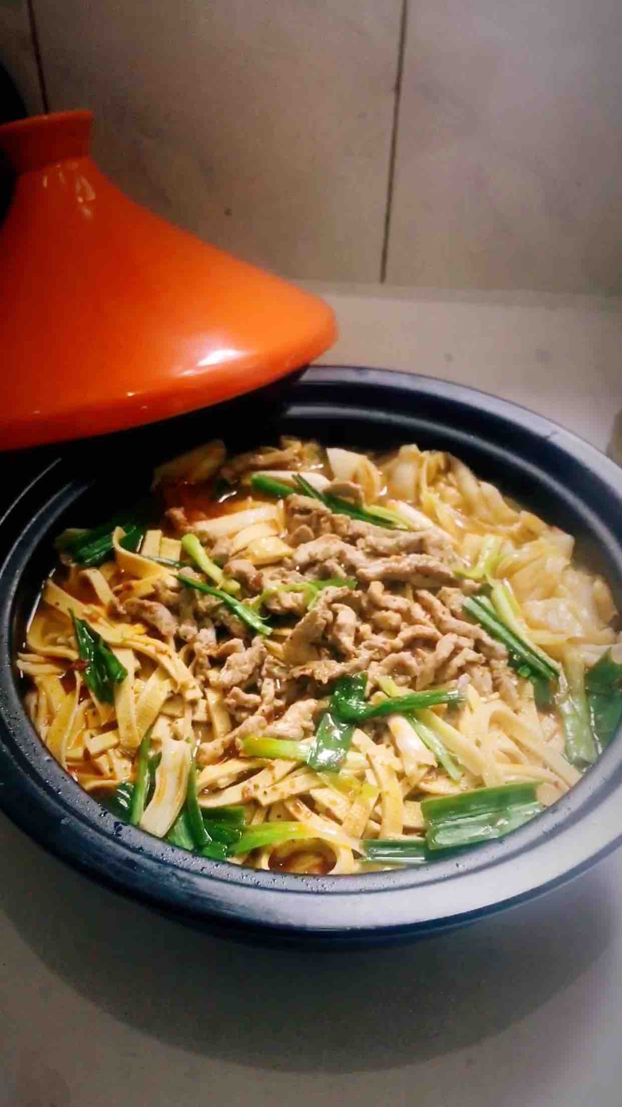 砂锅水煮肉丝的做法-麻辣味煮菜谱