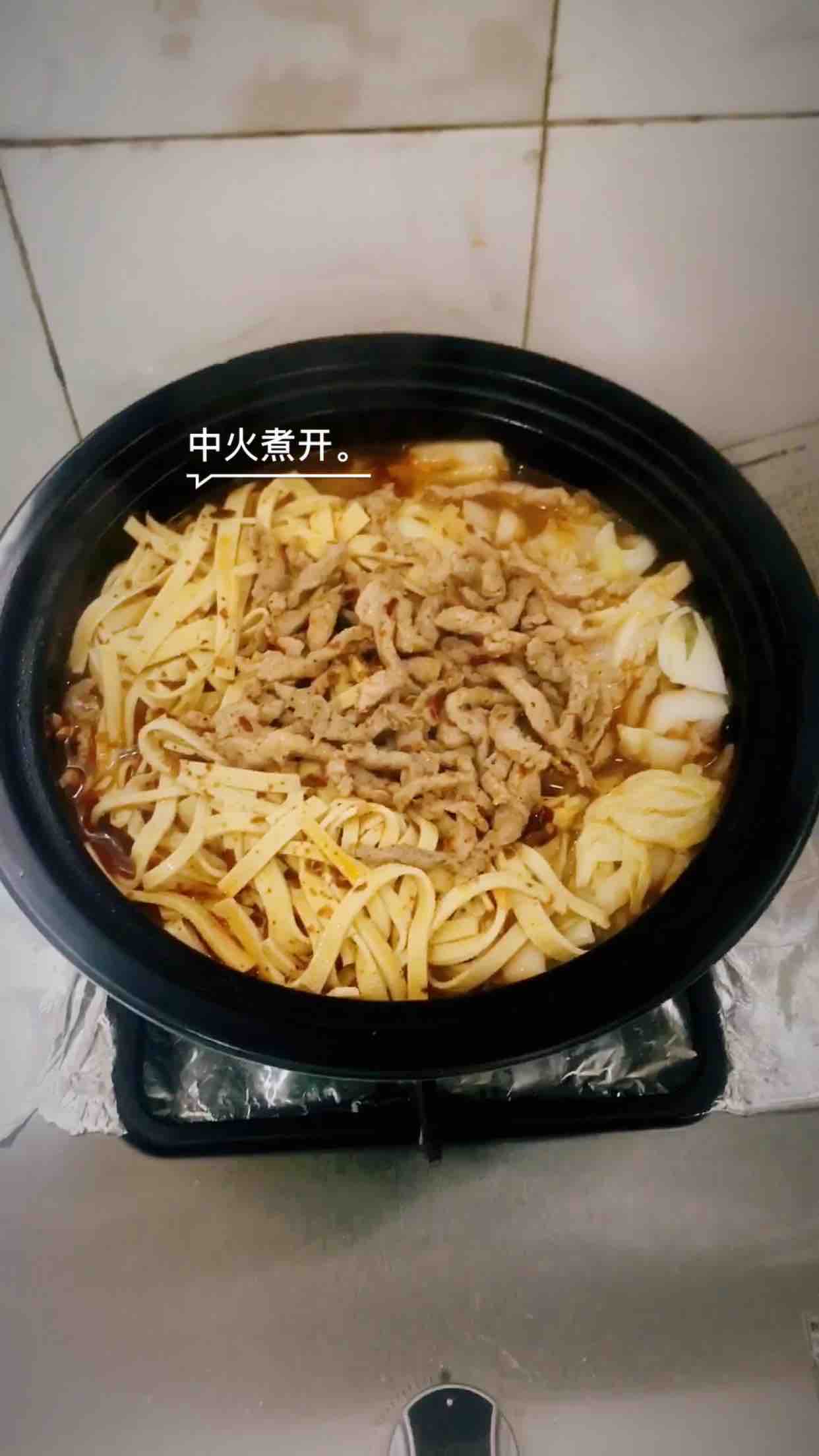 砂锅水煮肉丝的做法-麻辣味煮菜谱