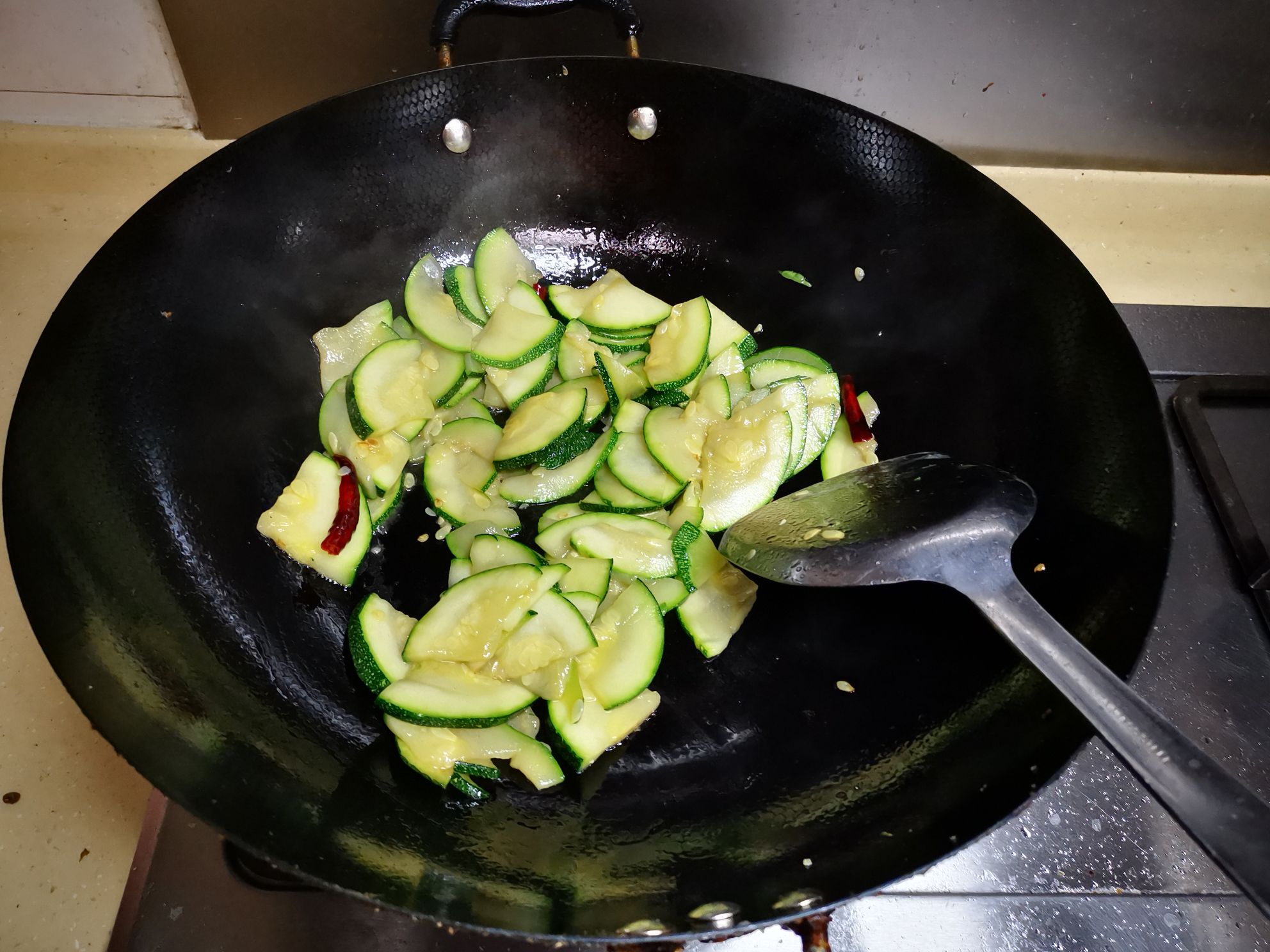 醋溜嫩南瓜的做法-家常味炒菜谱