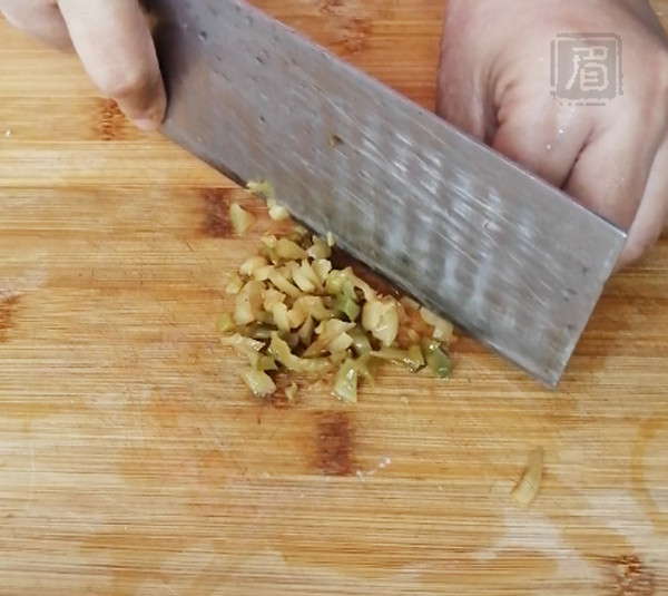 皮蛋榨菜拌豆腐的做法-咸鲜味拌菜谱