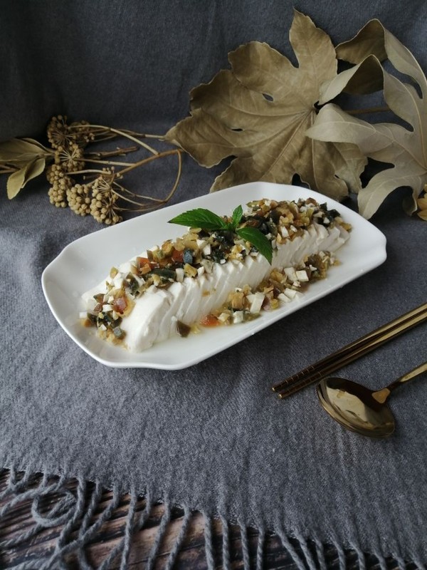 皮蛋榨菜拌豆腐的做法-咸鲜味拌菜谱