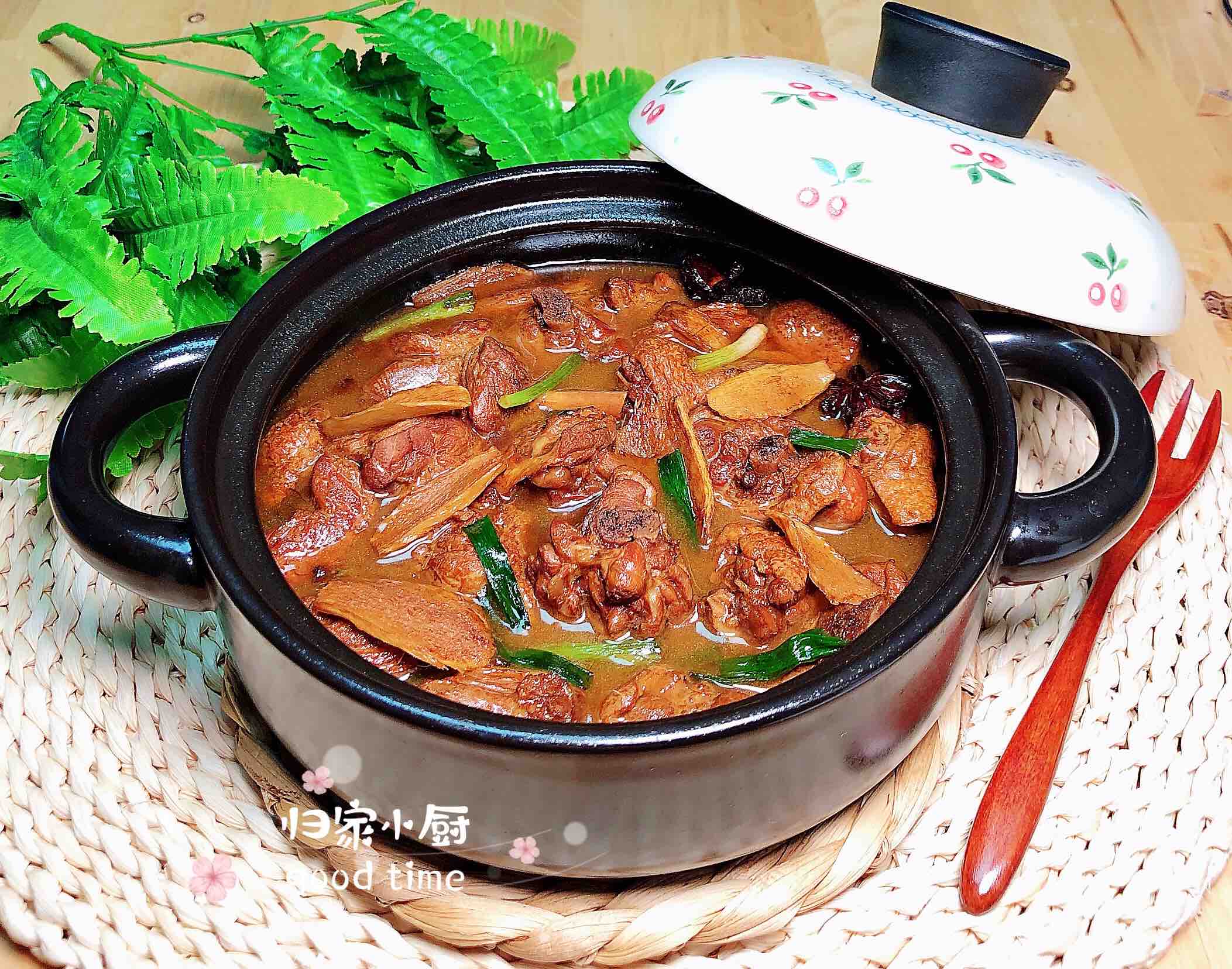 养生姜母鸭（祛暑湿肺燥、气血双补）的做法-咸鲜味炖菜谱