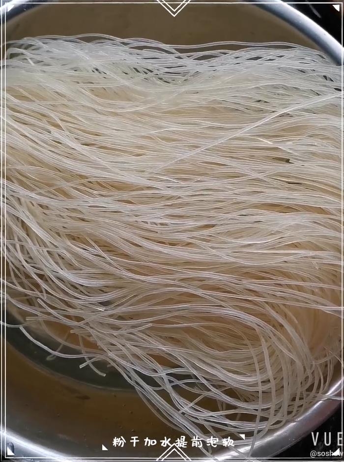 卷心菜鸡蛋炒粉干的做法-家常味炒菜谱
