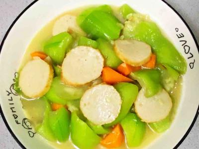 孕妇食谱炒丝瓜烩鱼饼，甜美味味，色泽艳丽、低脂又营养成分～的作法-咸鲜香烩食谱