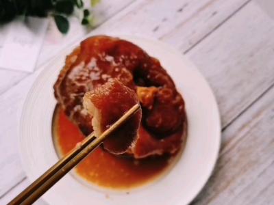 香卤肘子的做法-咸鲜味卤菜谱